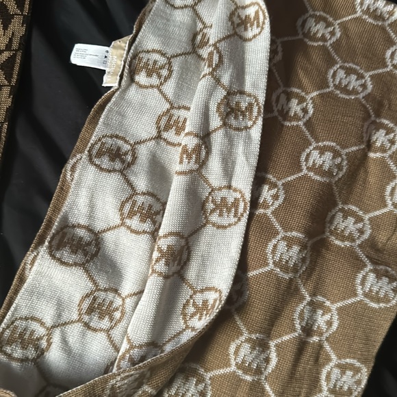 Scarf - Picture 3 of 3